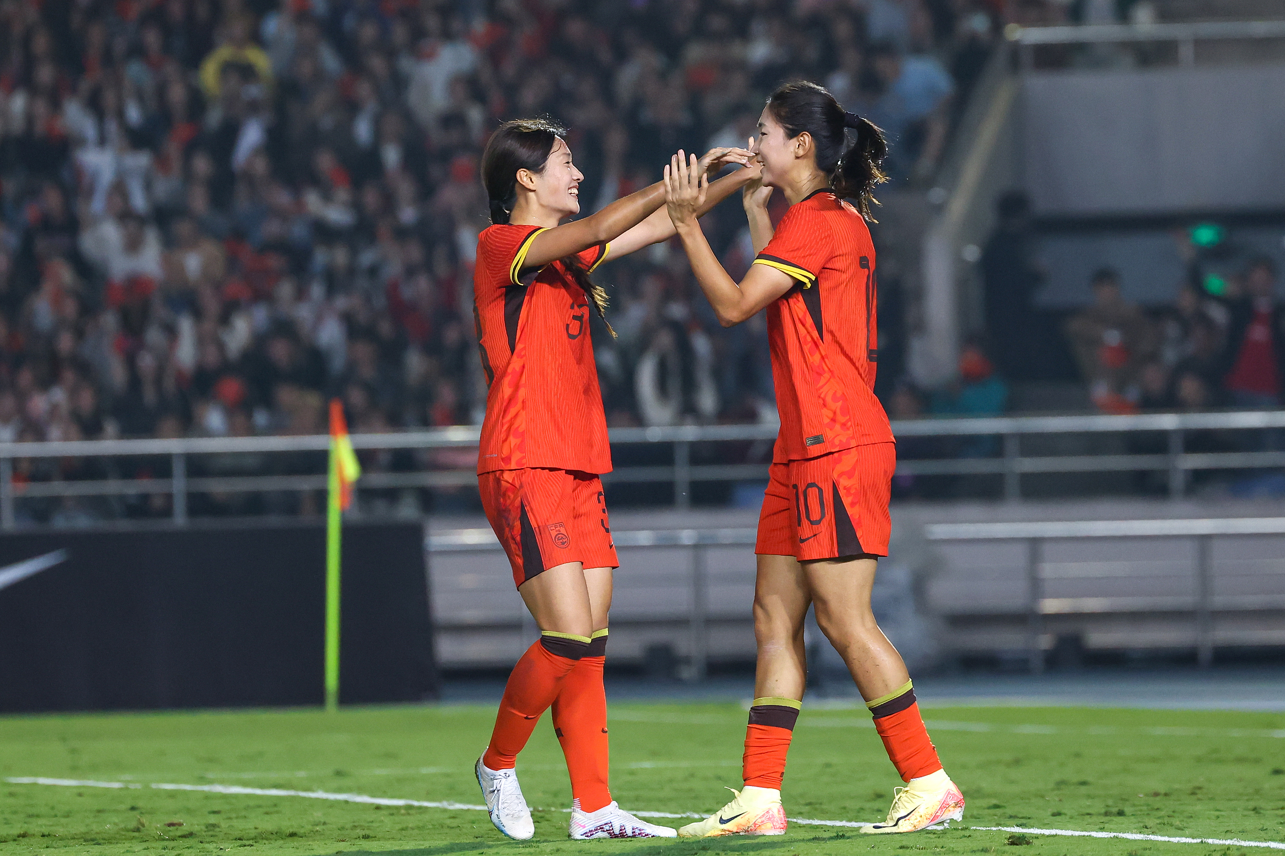 非洲女足联赛擂台争锋，胜负难定