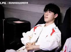 异军突起！实力弱队击败对手引发热议的简单介绍