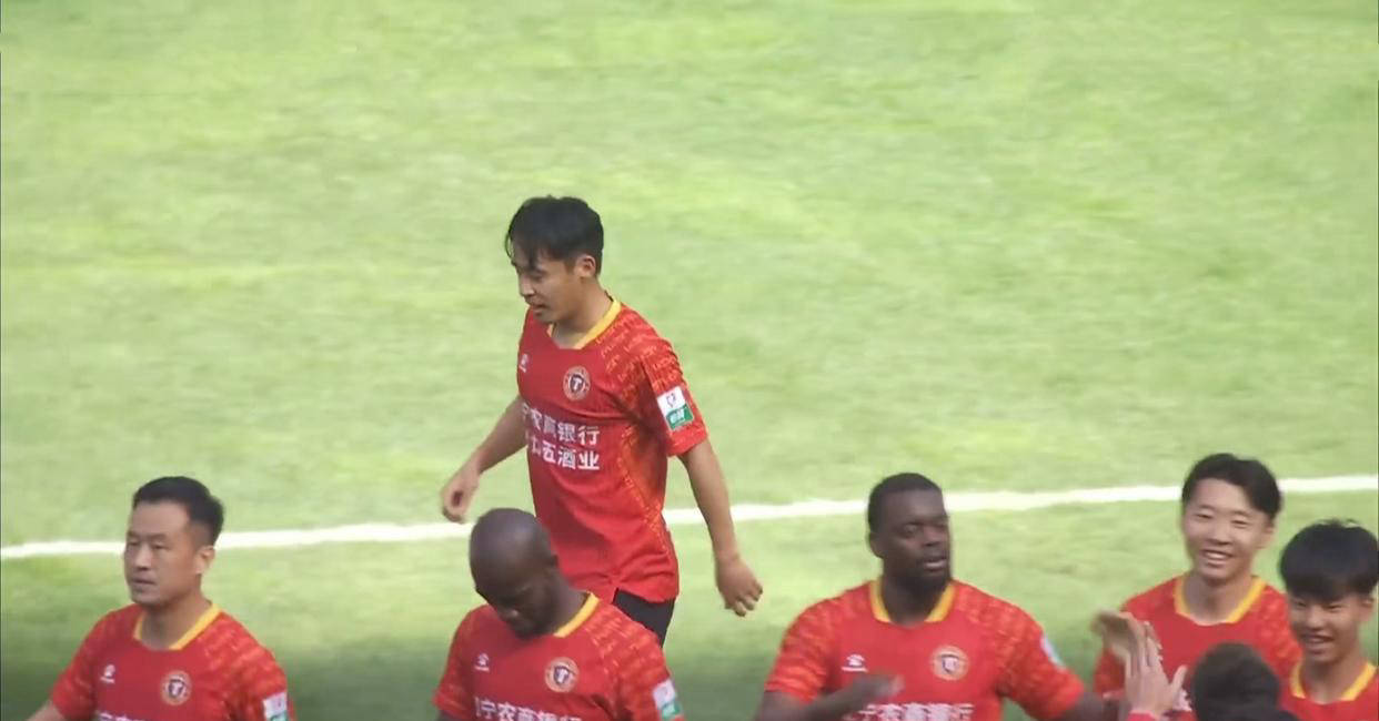 球队新引援表现出色，助力球队豪取连胜